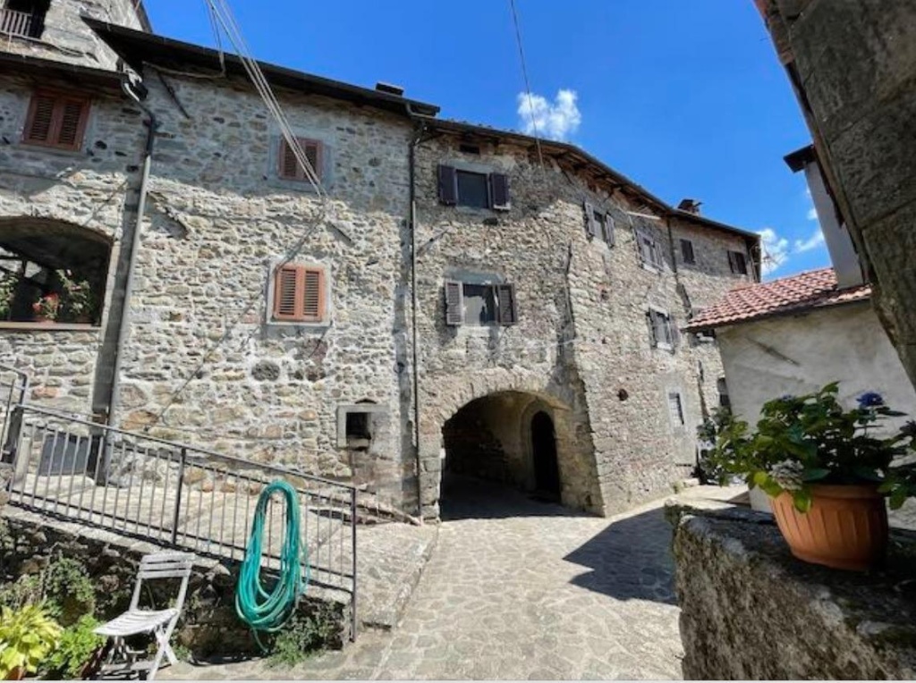 Appartamento a San Romano in Garfagnana, 6 locali, 1 bagno, 143 m²
