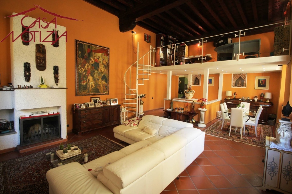 Appartamento in Via San Giorgio, Lucca, 5 locali, 2 bagni, 230 m²