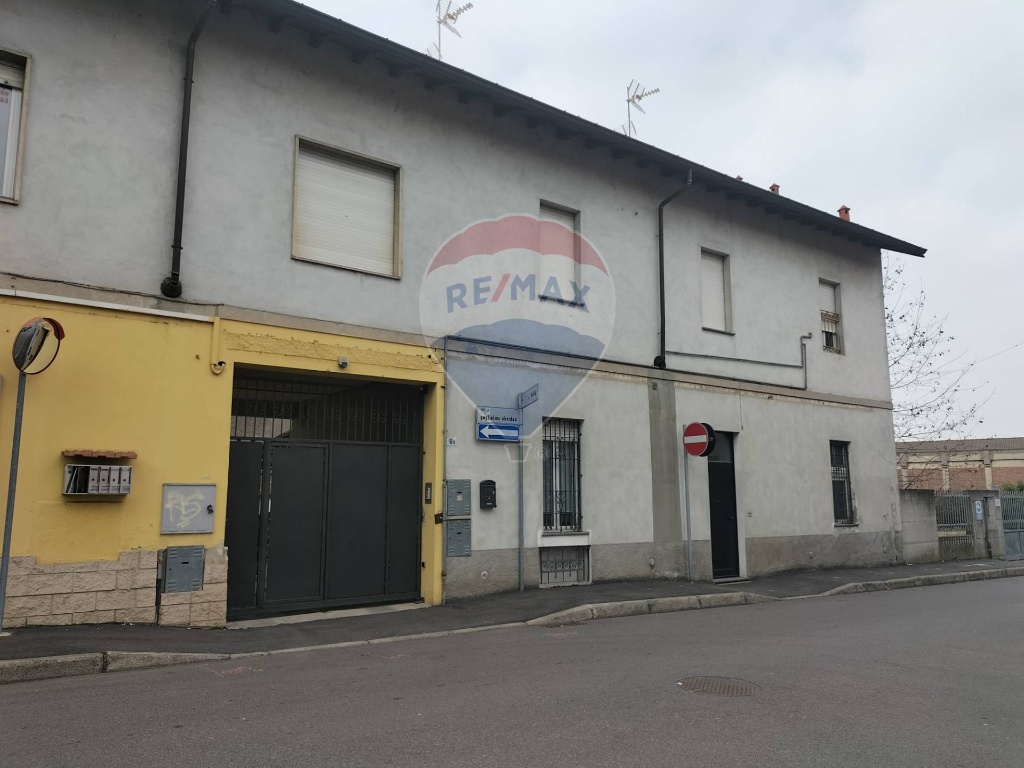 Bilocale in Via Oberdan, Legnano, 1 bagno, posto auto, arredato, 97 m²