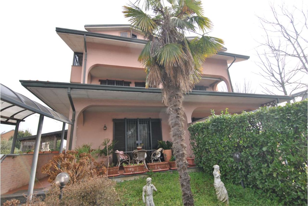 Villetta bifamiliare in Via Dorderio, Brugherio, 5 locali, 290 m²