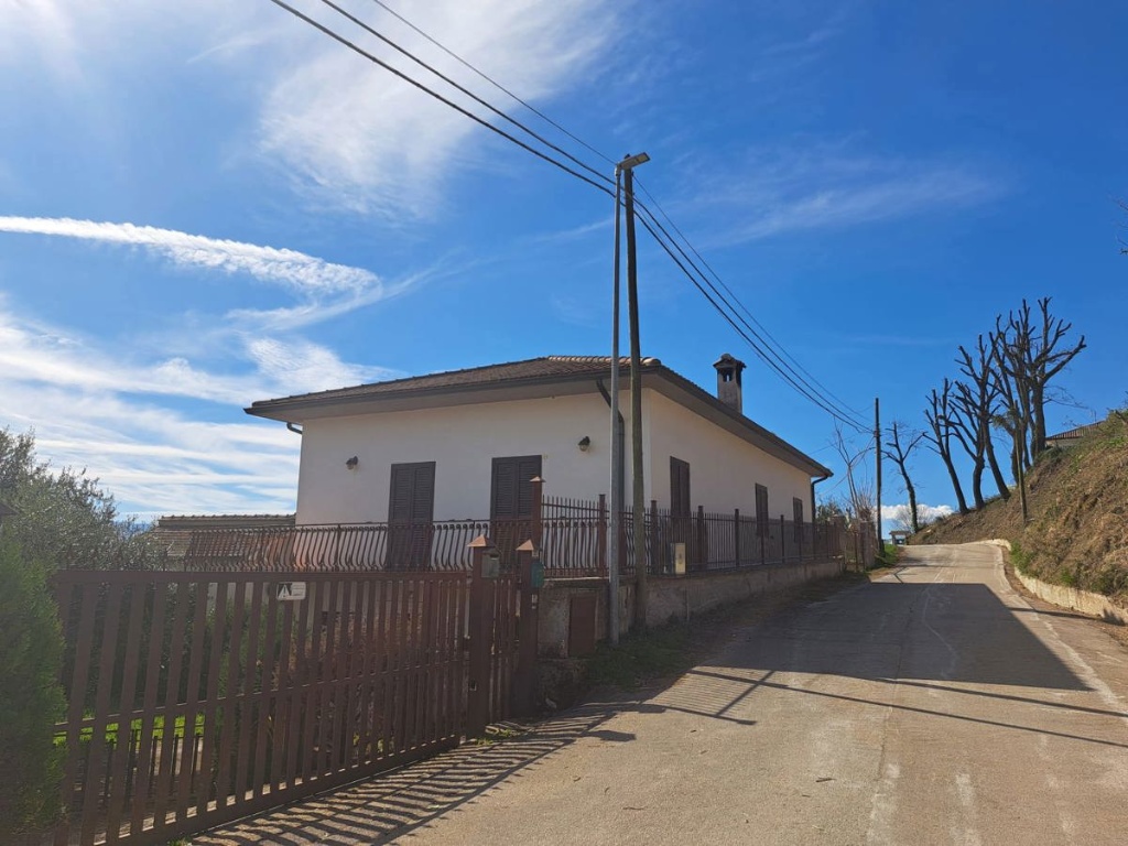 Casa indipendente in Via Santa Lucia snc, Cervaro, 4 locali, 2 bagni