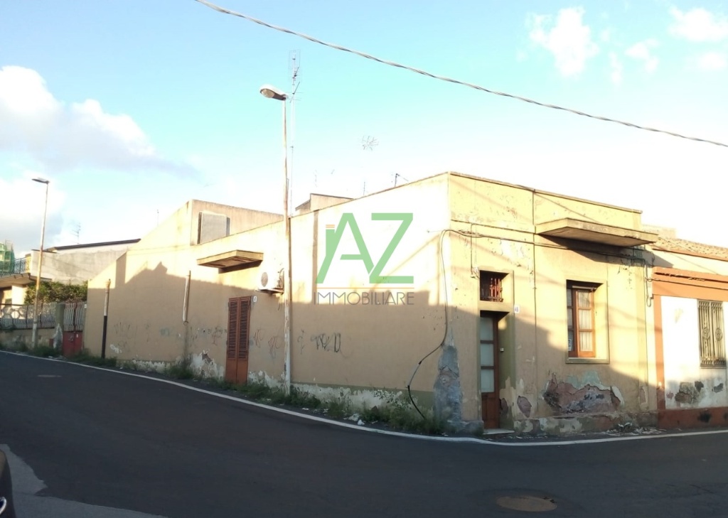 Casa indipendente a Gravina di Catania, 4 locali, 1 bagno, posto auto