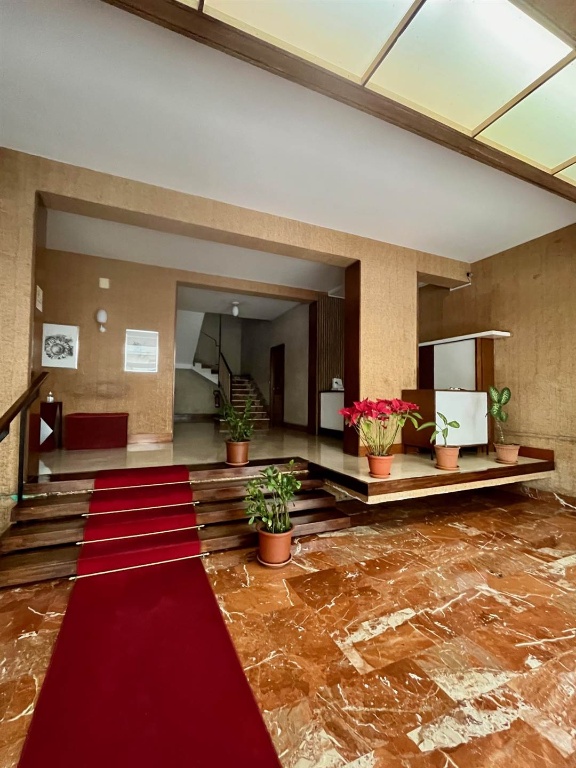 Appartamento a Palermo, 6 locali, 2 bagni, 212 m², 3° piano, ascensore