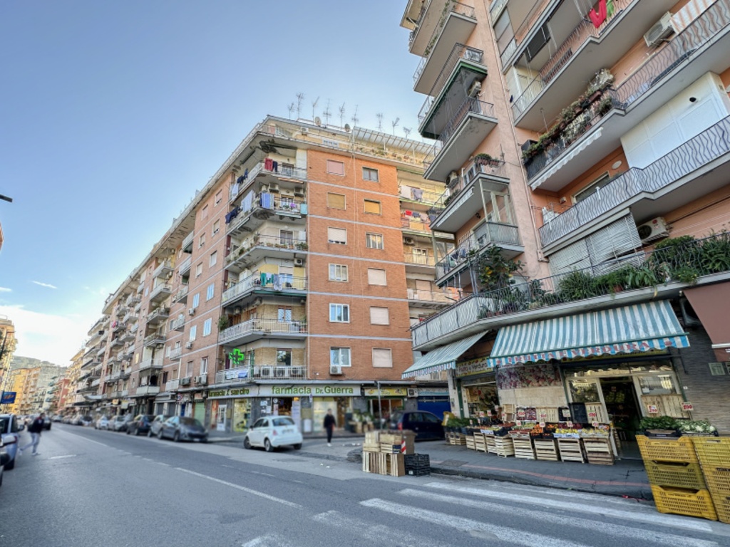 Appartamento in Viale Cavalleggeri d'Aosta, Napoli, 1 bagno, 110 m²