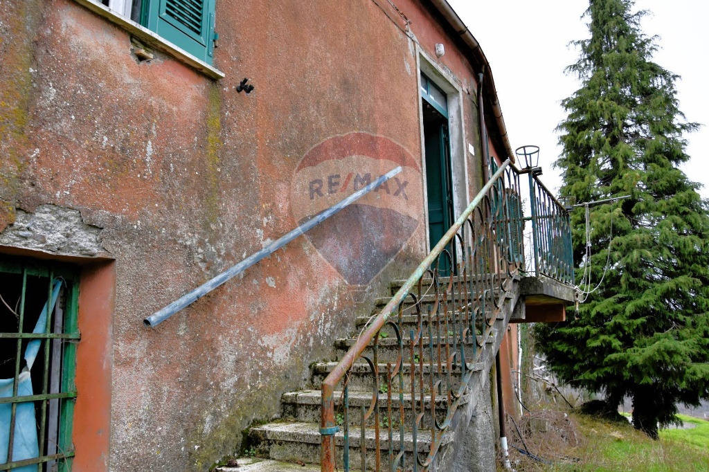 Casa indipendente in Frazione Caranza Loc. Castellaro, Varese Ligure