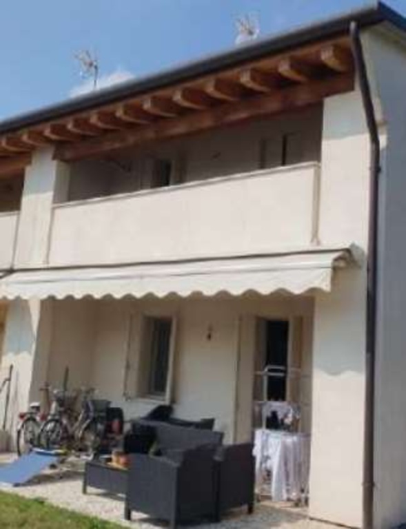 Casa indipendente in Via Ugo Gobbato, Volpago del Montello, 7 locali