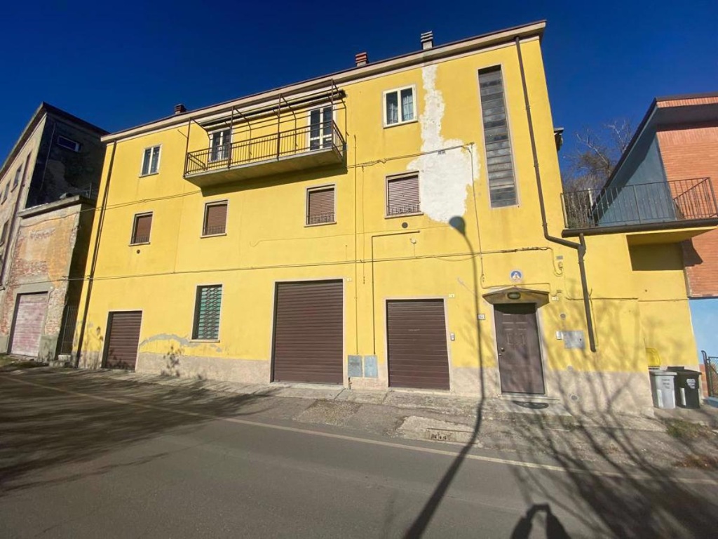Palazzo in Dei mille, Ziano Piacentino, posto auto, 176 m² in vendita