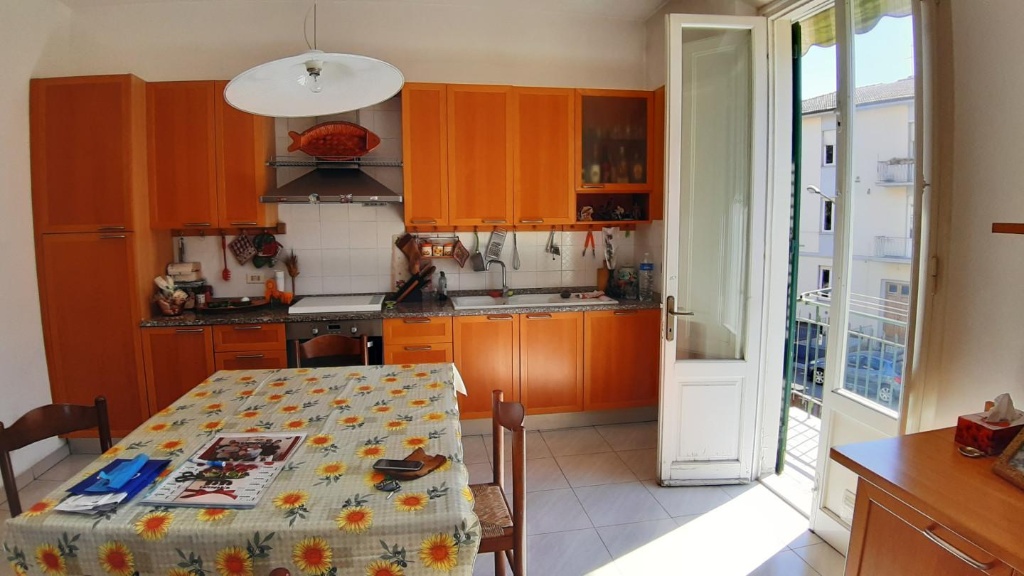 Appartamento a Empoli, 5 locali, 1 bagno, arredato, 110 m², 1° piano