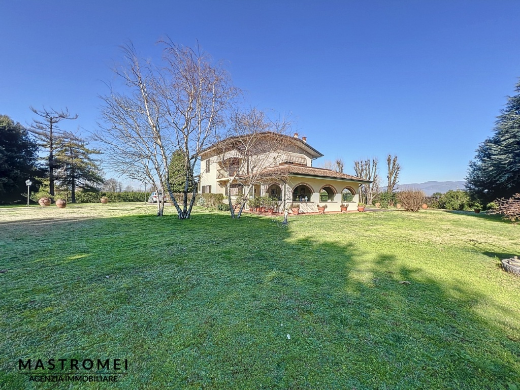 Villa in Via dell'Isola, Lucca, 10 locali, 4 bagni, giardino privato