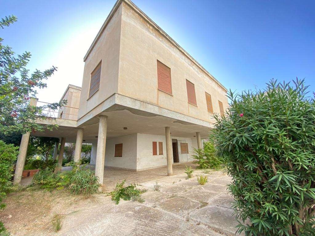 Palazzo a Marsala, 11 locali, 3 bagni, giardino privato, 400 m²