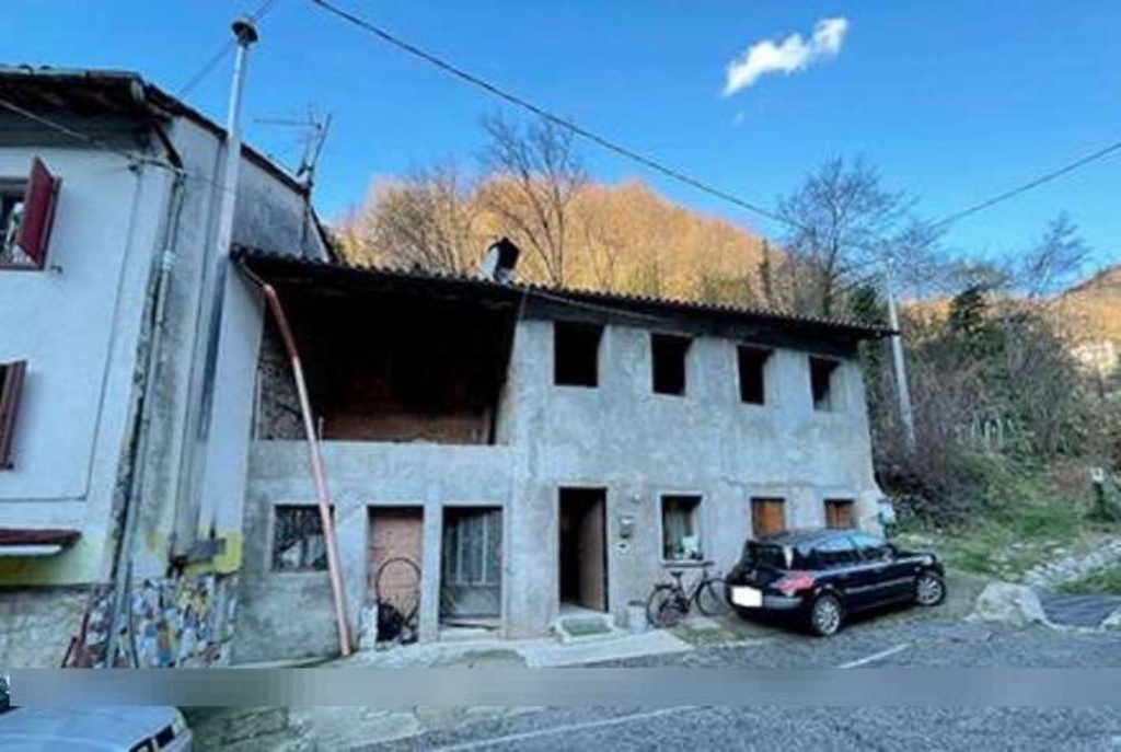 Trilocale in Via Calesiggi, Schio, 1 bagno, 132 m² in vendita