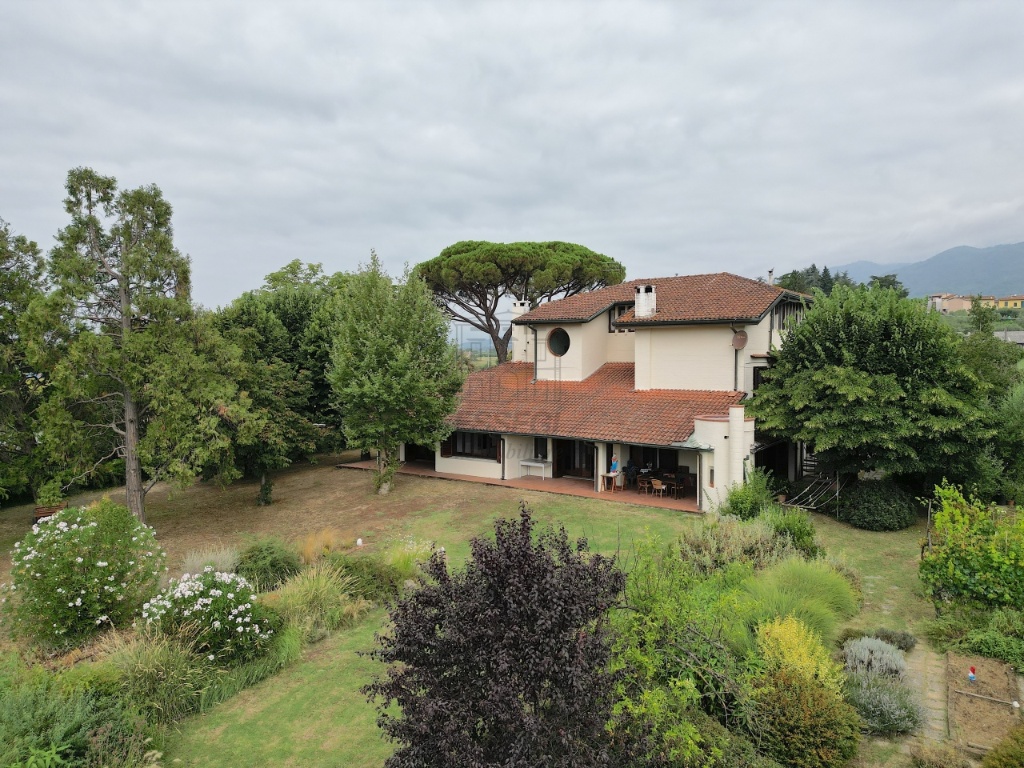 Villa in Via della Chiesa di Gragnano, Capannori, 10 locali, 480 m²