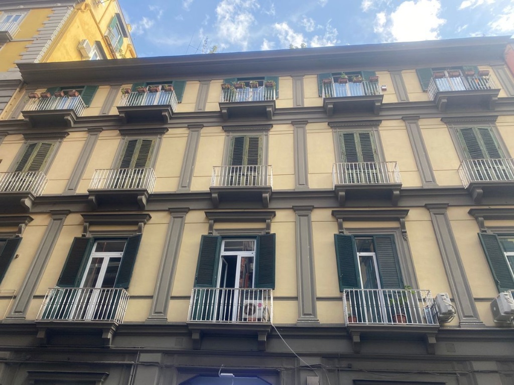 Bilocale in Via Vincenzo Bellini 44, Napoli, 2 bagni, 62 m², 2° piano