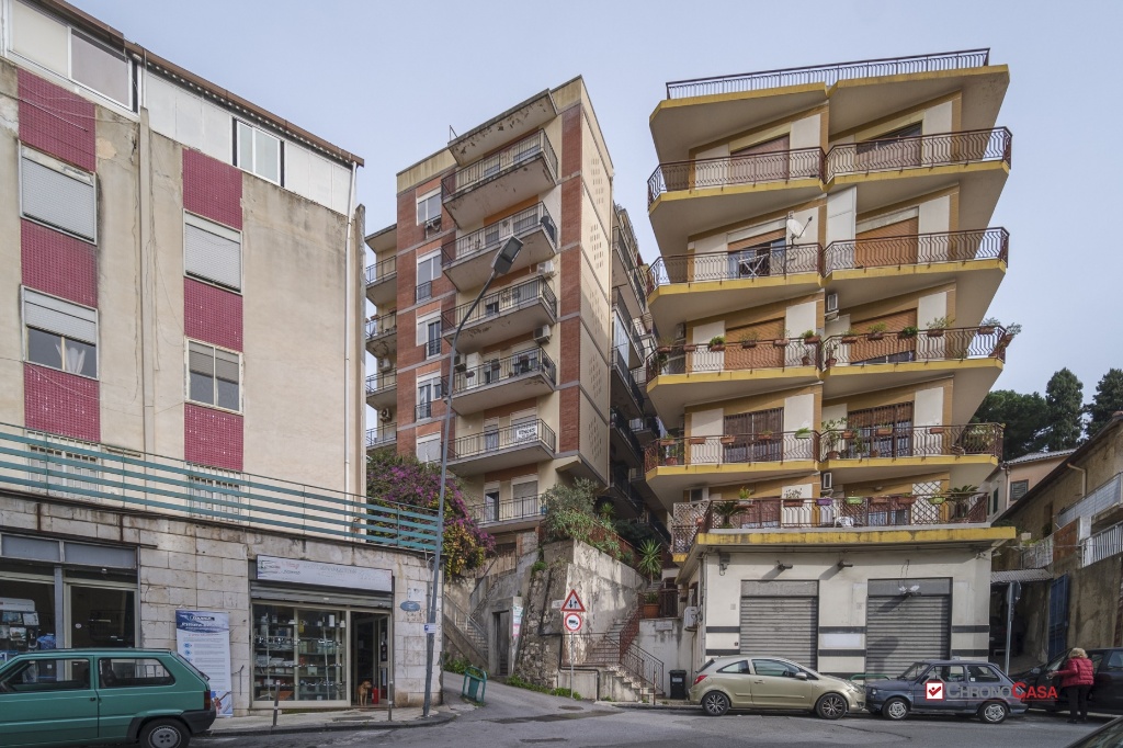 Trilocale in Viale P. Umberto, Messina, 1 bagno, 90 m², 6° piano