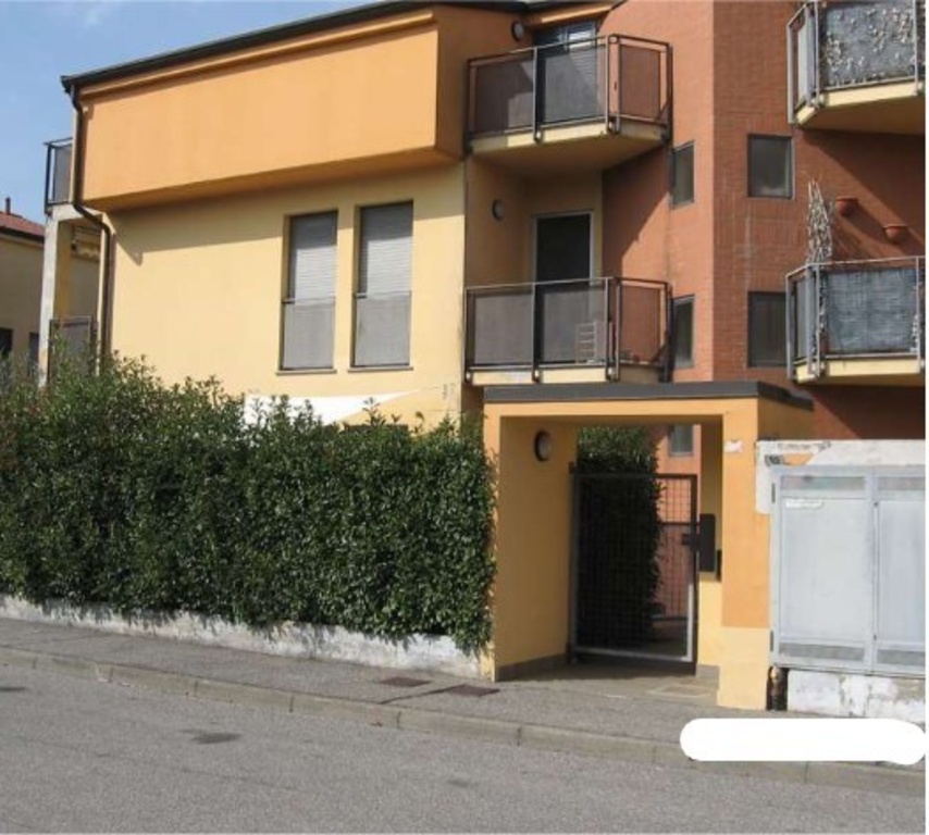 Appartamento in Via Sondrio 10, Gessate, 6 locali, 1 bagno, garage