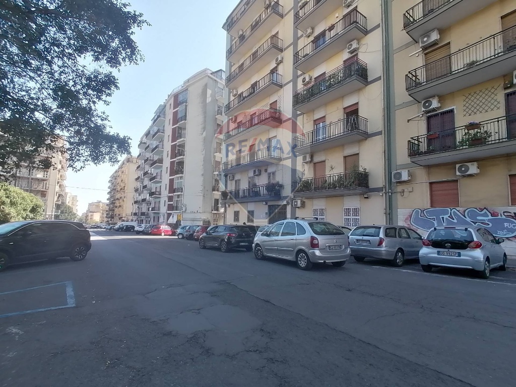 Appartamento in Via Salvatore Citelli, Catania, 6 locali, 1 bagno