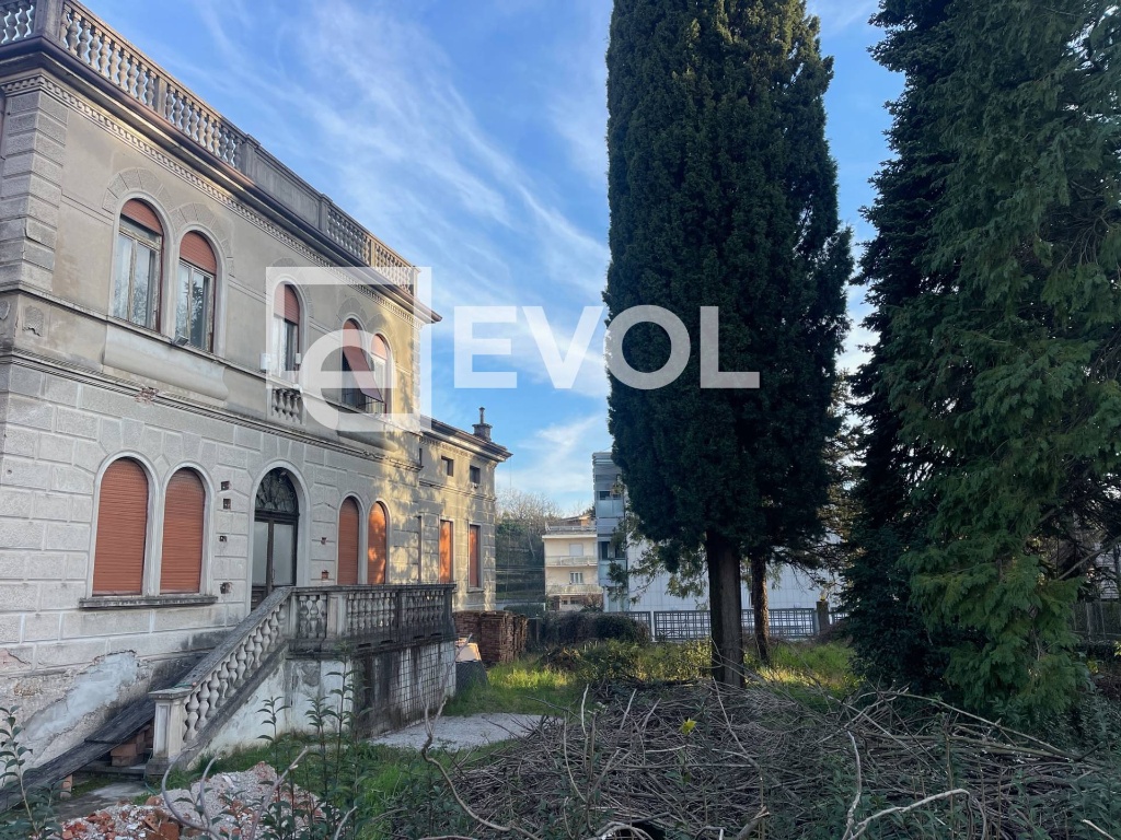 Villa singola in Via San Gabriele, Gorizia, 14 locali, 6 bagni, 600 m²