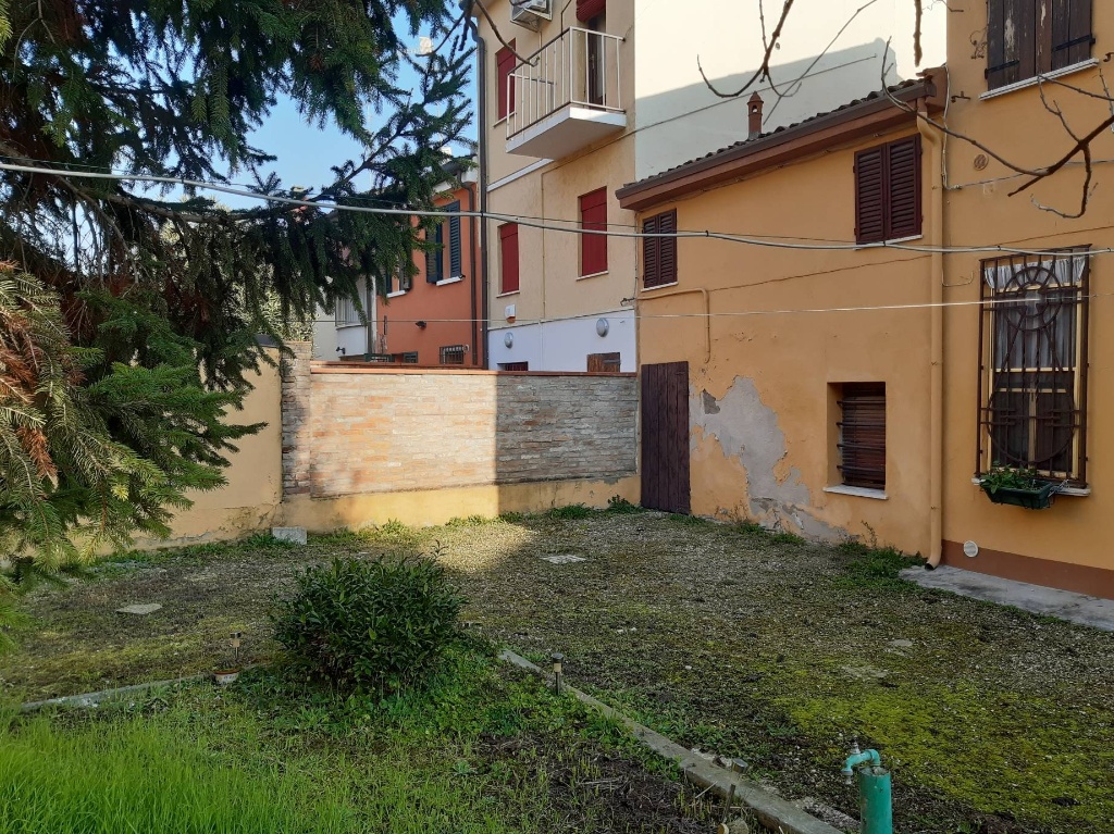 Casa indipendente in Via Otello Putinati, Ferrara, 4 locali, 110 m²