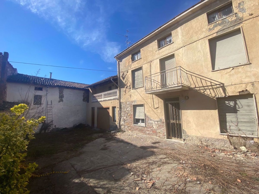 Casa indipendente a Ziano Piacentino, 5 locali, 1 bagno, 224 m²