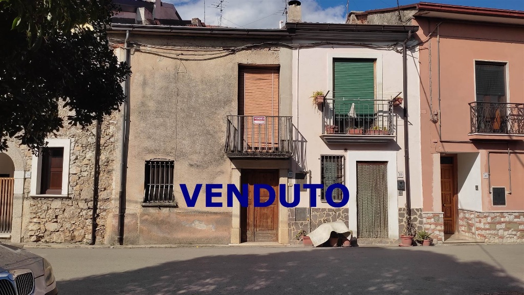 Casa indipendente a Sant'Arsenio, 6 locali, 1 bagno, 120 m² in vendita