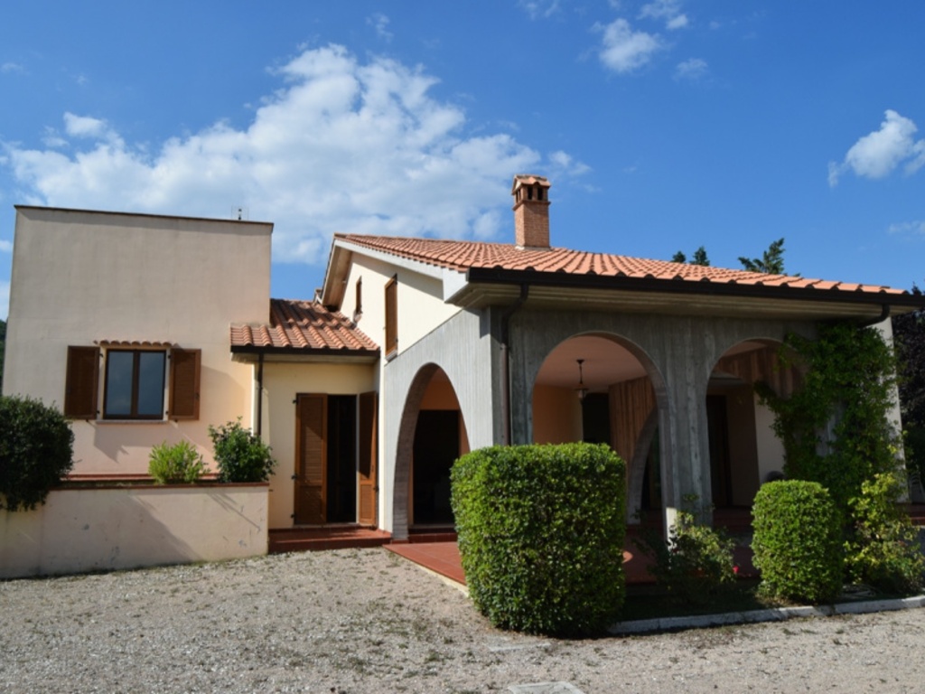 Villa in Via Case Sparse, Magione, 3 bagni, giardino in comune, 220 m²