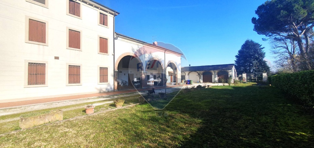 Villa in Strada di Casale, Vicenza, 39 locali, giardino privato