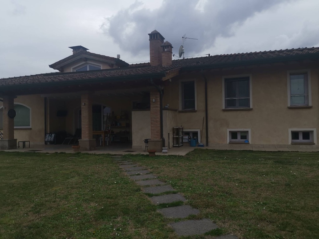Villa singola in VIALE DELLA REPUBBLICA, Santa Maria a Monte, 4 bagni