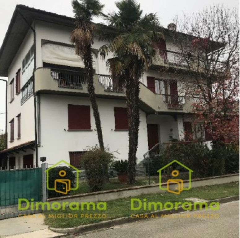 Appartamento bifamiliare in Via Cormons 3, Forlì, 5 locali, 2 bagni
