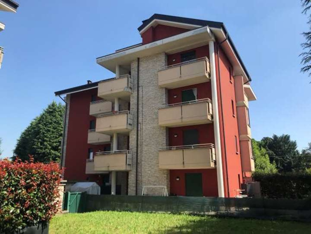 Appartamento in Via Della Repubblica 9, Lentate sul Seveso, 5 locali