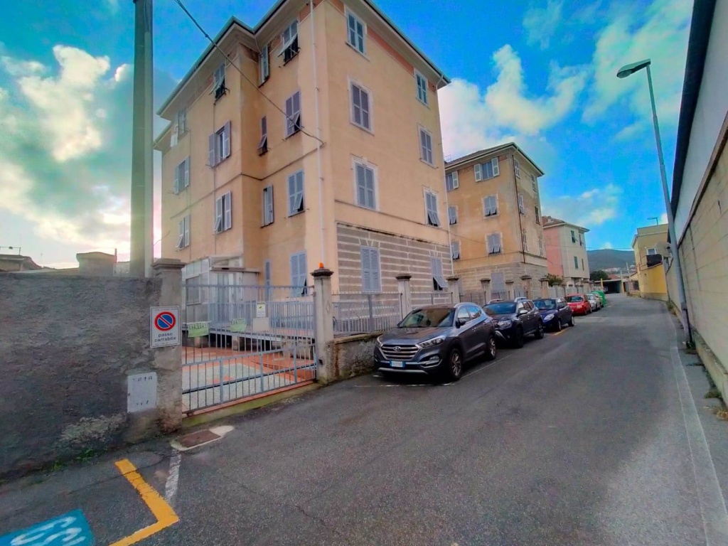 Quadrilocale a Vado Ligure, 1 bagno, 80 m², piano rialzato in vendita
