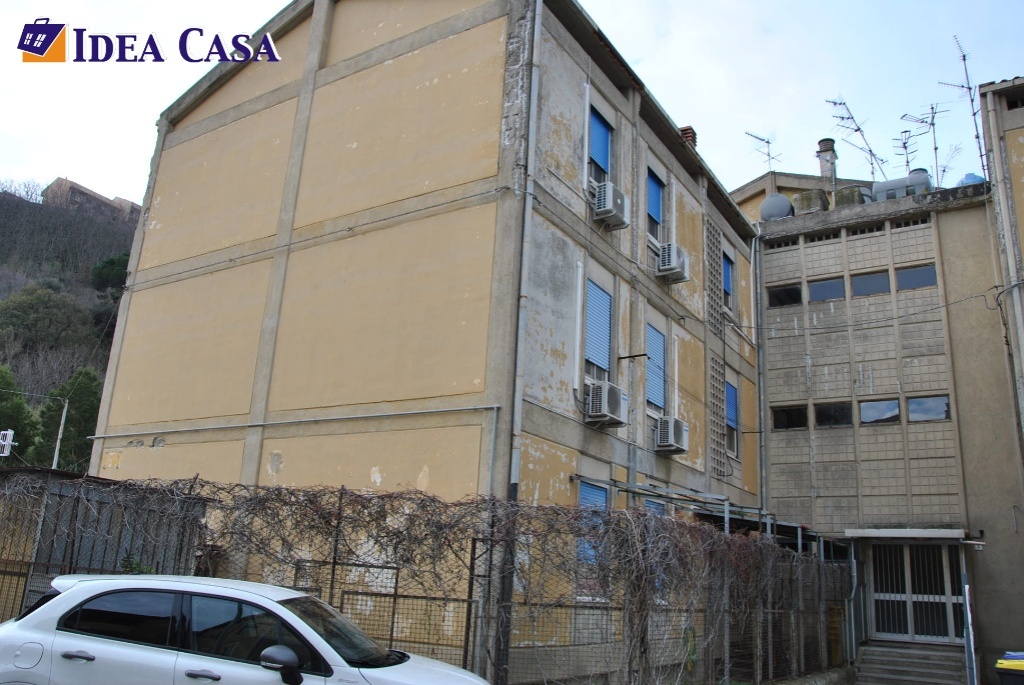 Quadrilocale in Case Gescal n° 30/b, Messina, 1 bagno, 2° piano
