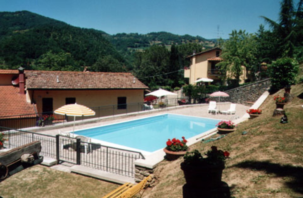 Villa in Via Corella, Dicomano, 10 locali, 5 bagni, giardino privato