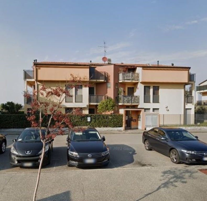 Trilocale in Via Sondrio, Gessate, 2 bagni, posto auto, 166 m²