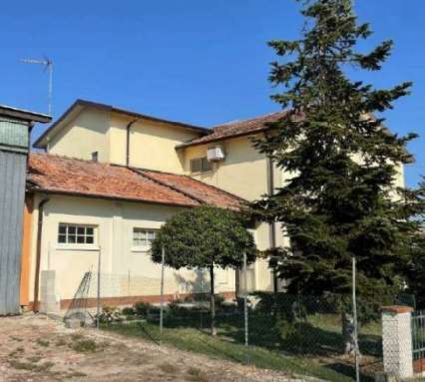 Casa indipendente in Via Lanternazza, Copparo, 11 locali, 215 m²
