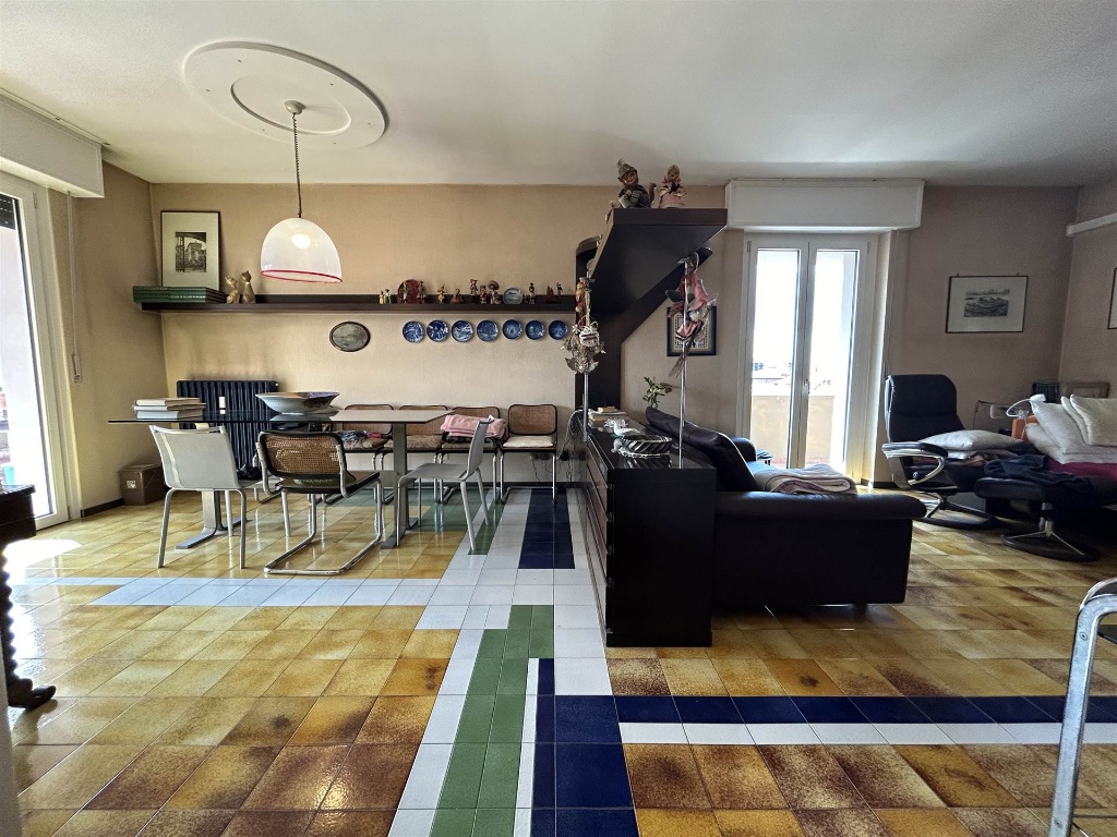 Appartamento in VIA MAMELI, Verona, 7 locali, 2 bagni, 95 m², 3° piano