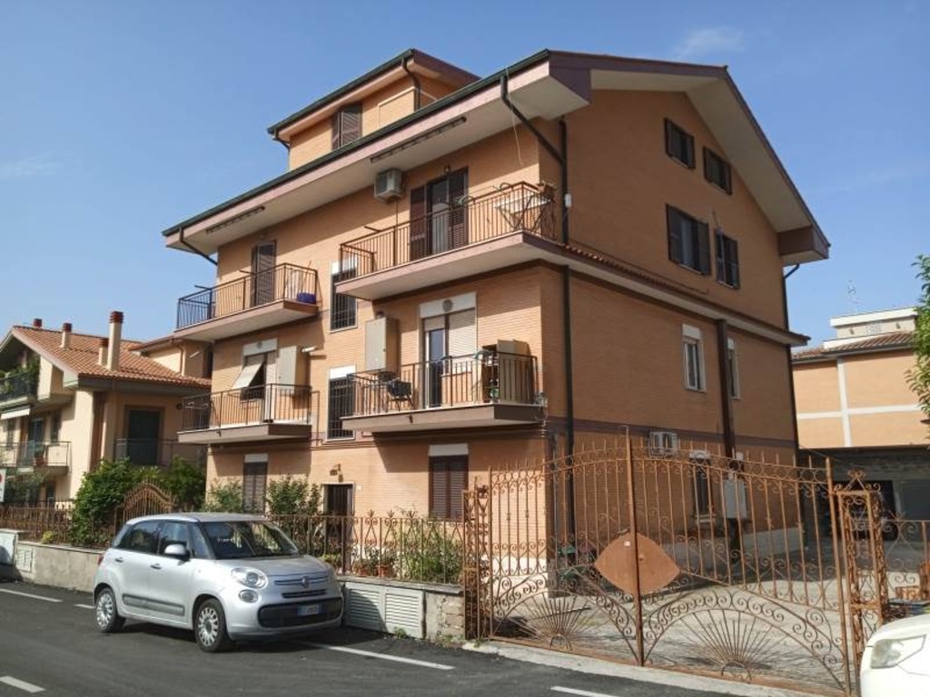 Bilocale in Via Vittorio Alfieri, Guidonia Montecelio, 1 bagno, 45 m²