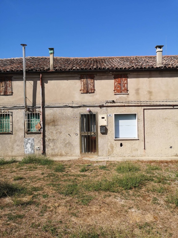 Casa indipendente in Via Santa Margherita, Fiscaglia, 6 locali, 95 m²