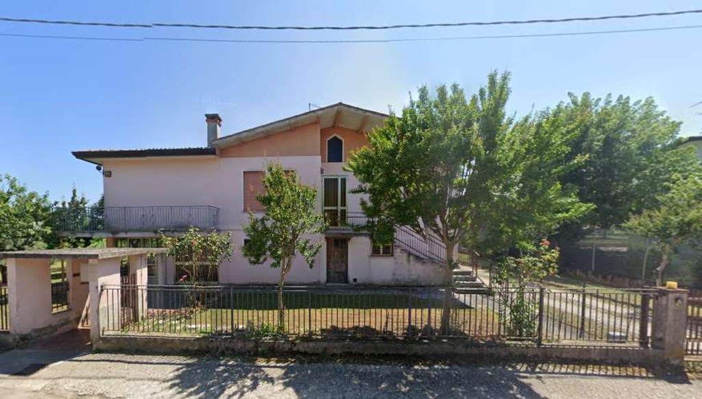 Appartamento in Via Colombare, Cervarese Santa Croce, 10 locali