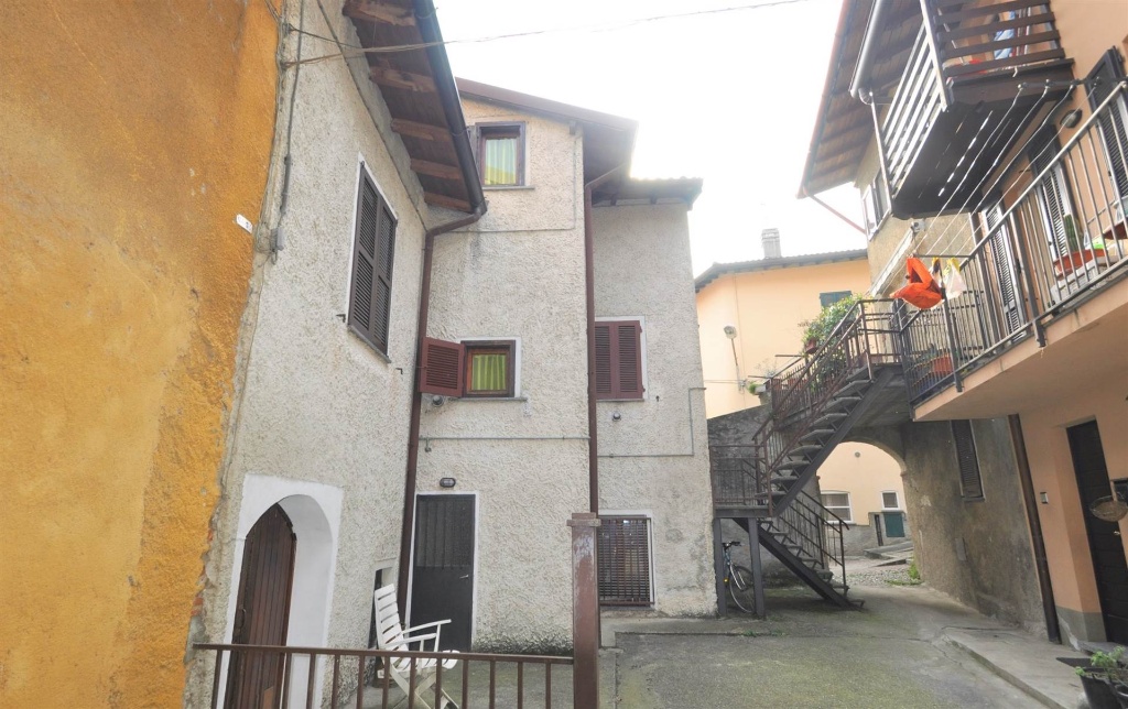 Casa indipendente a Galbiate, 3 locali, 1 bagno, 90 m² in vendita