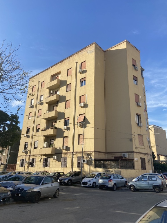 Quadrilocale in VIA MONTALBO, Palermo, 1 bagno, 110 m², 1° piano