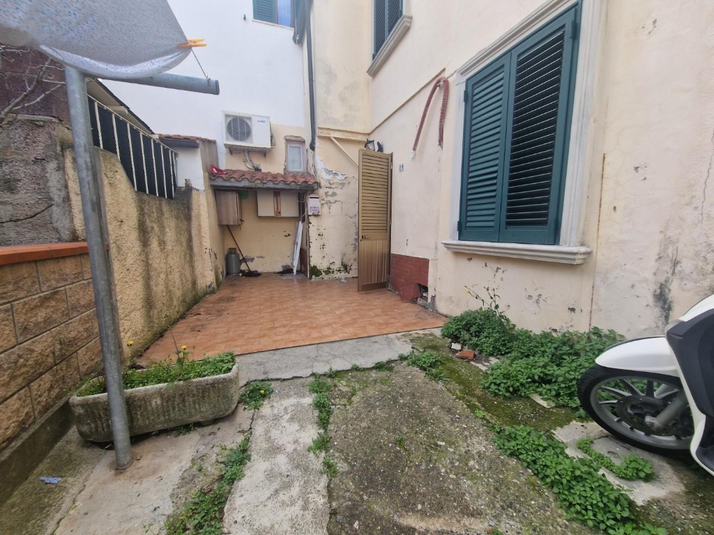 Monolocale a Cecina, 1 bagno, 35 m², da ristrutturare in vendita