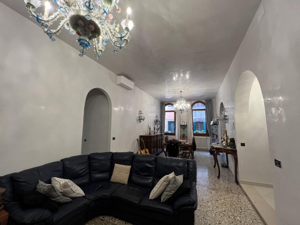 Quadrilocale a Venezia, 2 bagni, 130 m², 2° piano, buono stato