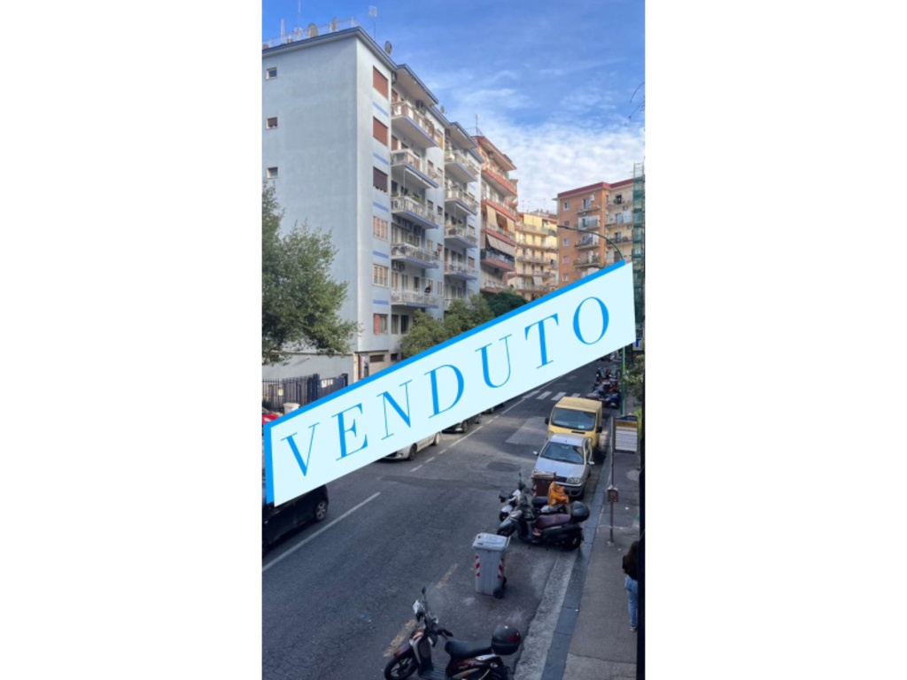 Appartamento in Via Simone Martini, Napoli, 2 bagni, 120 m², 1° piano