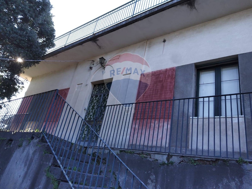 Casa indipendente in Via De Pretis, Santa Venerina, 11 locali, 4 bagni