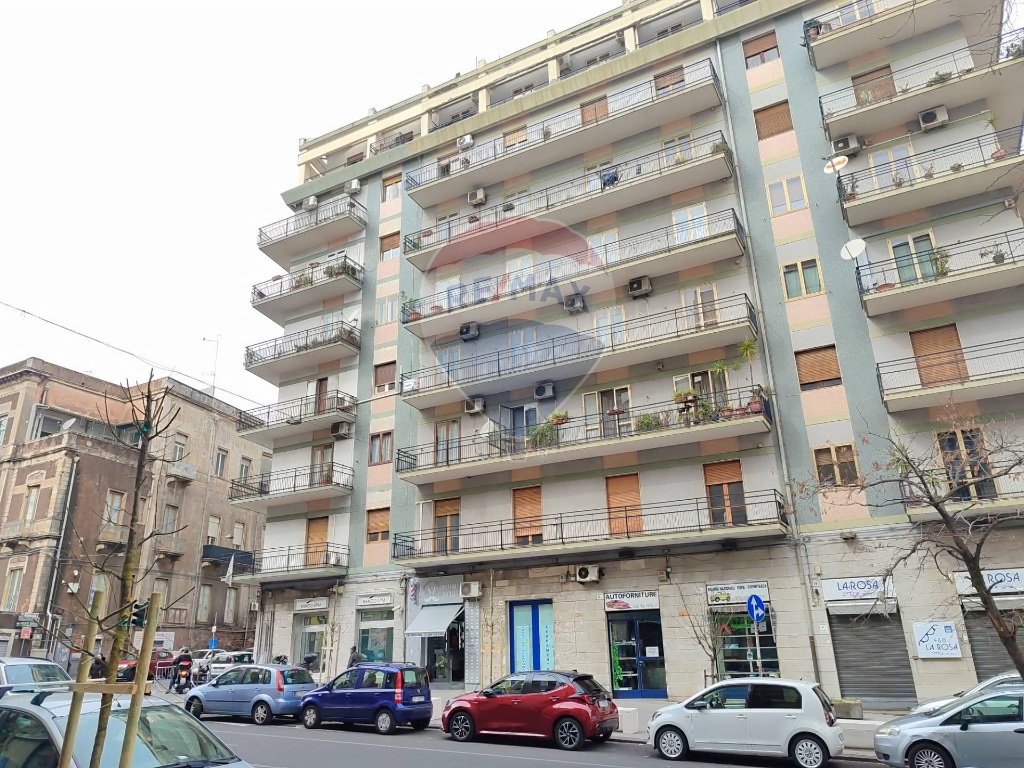 Appartamento in Viale Mario Rapisardi, Catania, 5 locali, 2 bagni