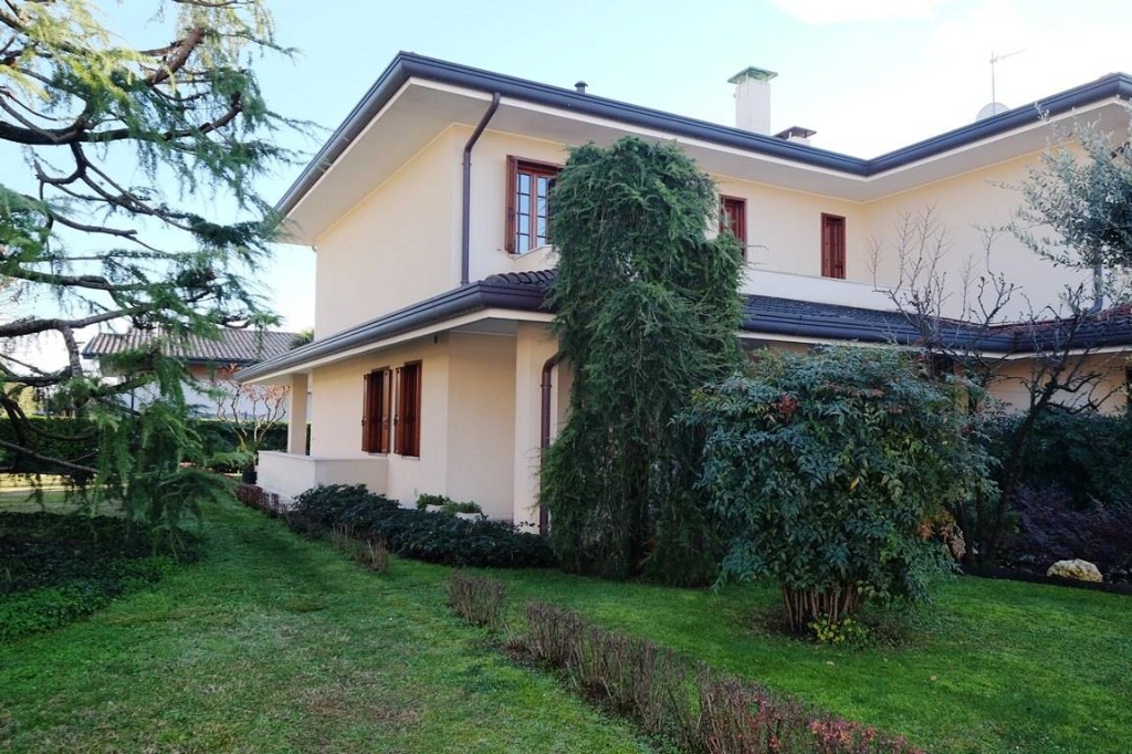 Villa a schiera a Roveredo in Piano, 6 locali, 3 bagni, con box
