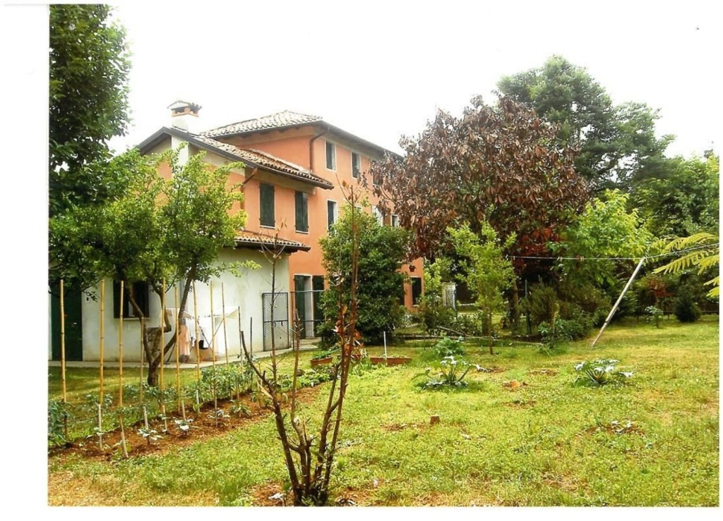 Casa indipendente a Polcenigo, 7 locali, 2 bagni, giardino privato