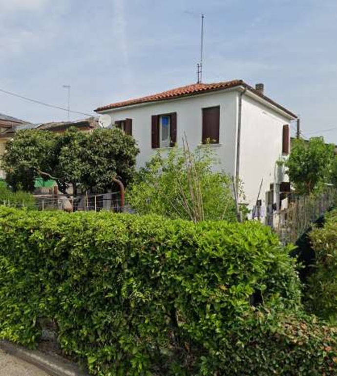 Casa indipendente in Via 2 Giugno, Preganziol, 8 locali, 141 m²