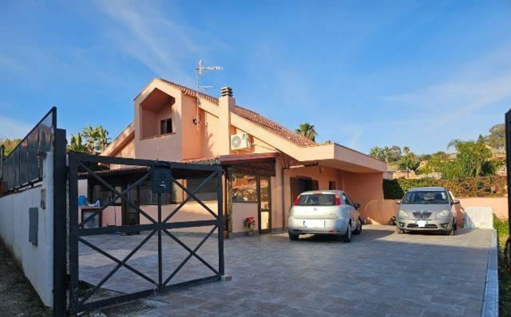 Villa a Messina, 5 locali, 2 bagni, giardino privato, 156 m²
