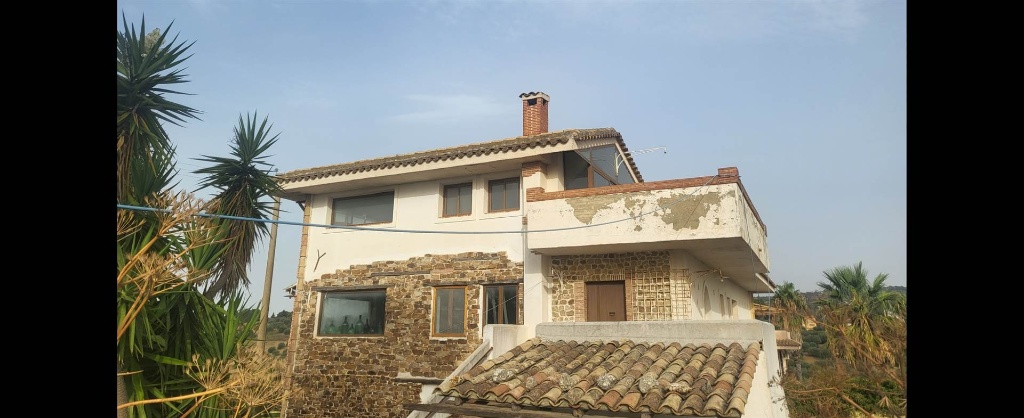 Villa a Caltanissetta, 12 locali, 4 bagni, giardino privato, 450 m²